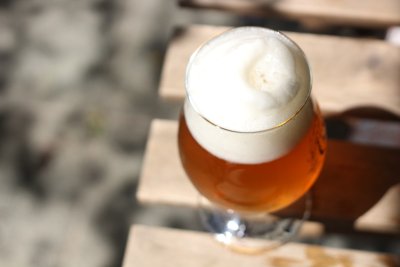 Het verhaal achter dat mistige glas witbier